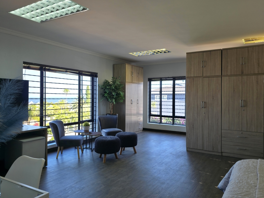 5 Bedroom Property for Sale in Wavecrest Eastern Cape